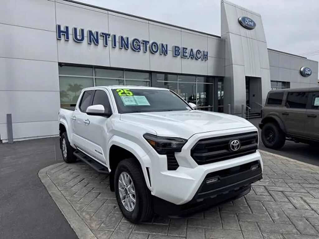 2025 Toyota Tacoma SR5 — photo 1 of 13