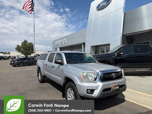 2013 Toyota Tacoma PreRunner V6 — photo 1 of 13