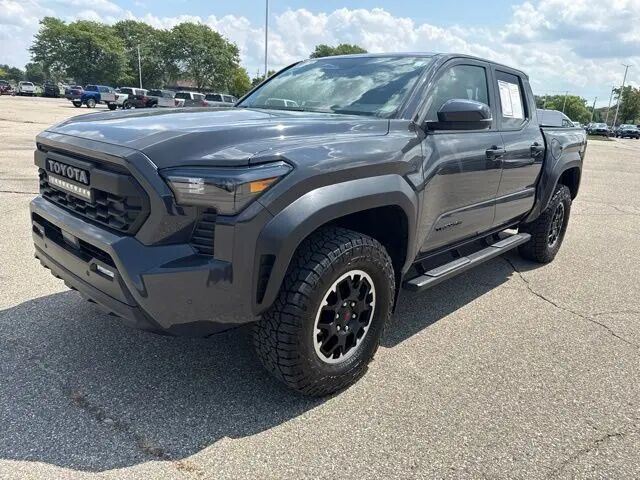 2024 Toyota Tacoma SR5 — photo 1 of 2
