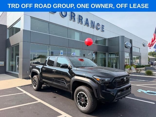 2024 Toyota Tacoma TRD Sport — photo 1 of 13