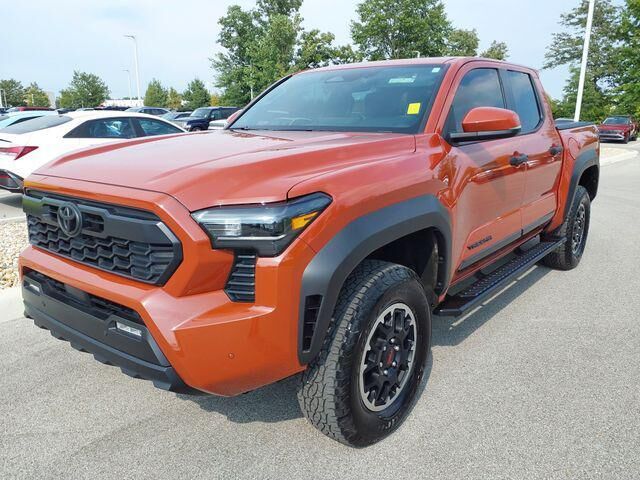 2025 Toyota Tacoma SR5 — photo 1 of 13