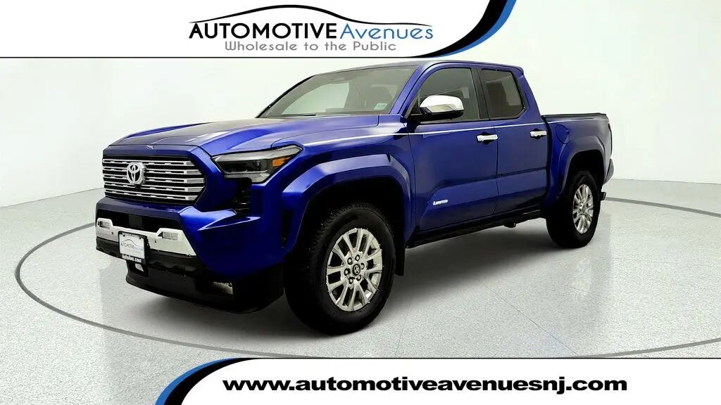 2025 Toyota Tacoma SR5 — photo 1 of 13