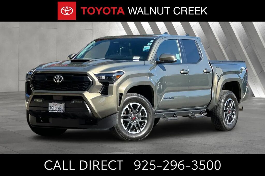 2025 Toyota Tacoma TRD Sport — photo 1 of 13