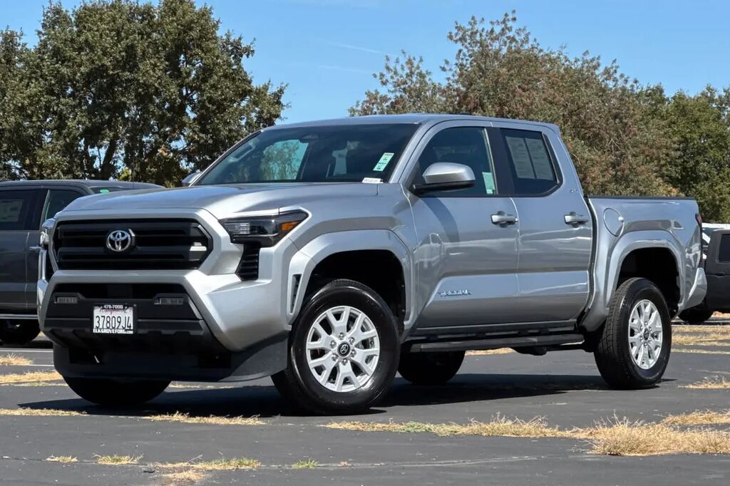 2025 Toyota Tacoma SR5 — photo 1 of 13