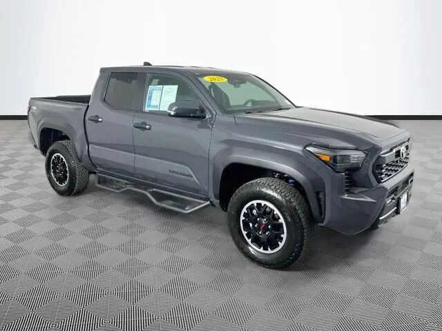 2025 Toyota Tacoma TRD Off-Road — photo 1 of 13