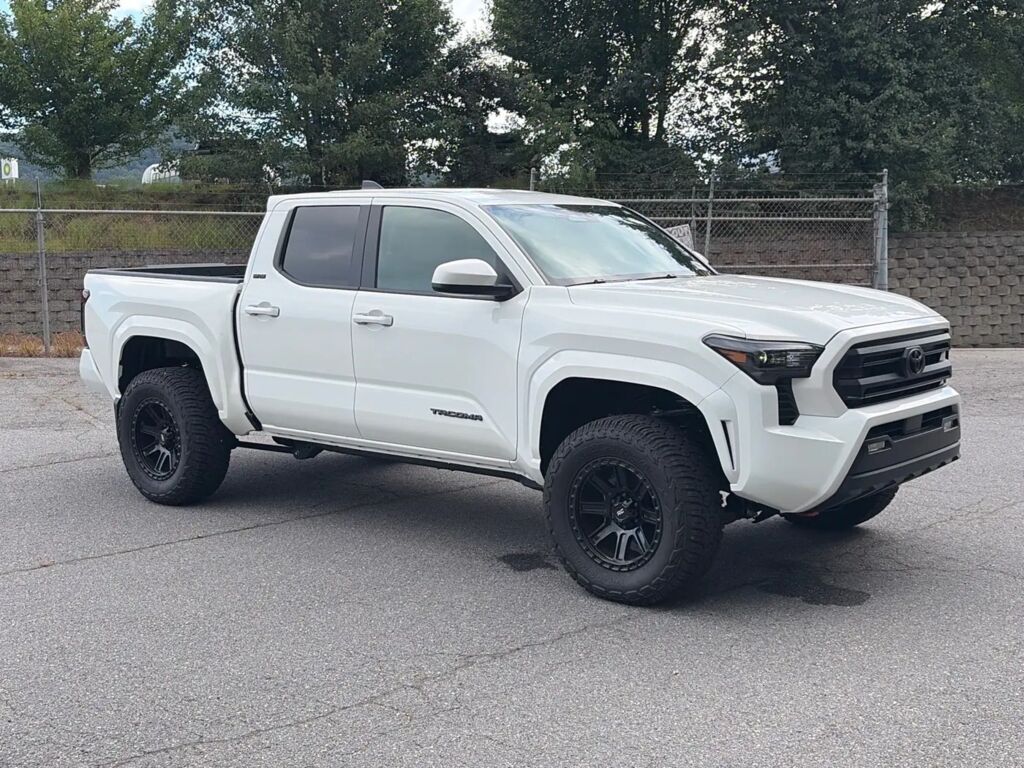 2026 Toyota Tacoma SR5 — photo 1 of 13