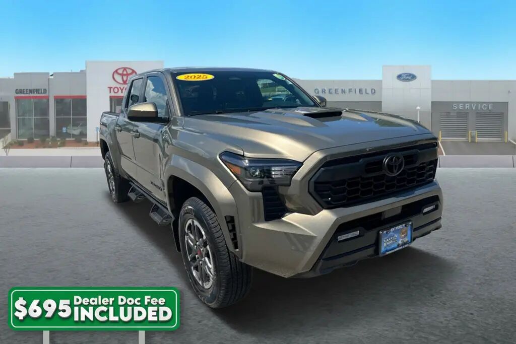 2025 Toyota Tacoma TRD Sport — photo 1 of 11