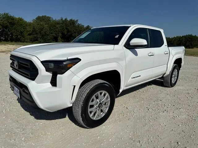 2025 Toyota Tacoma SR5 — photo 1 of 13