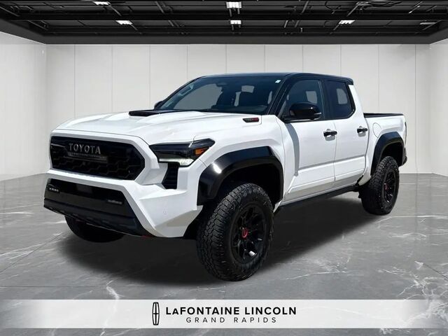 2025 Toyota Tacoma TRD Sport HV