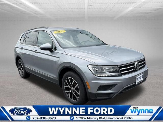 2021 Volkswagen Tiguan SE 4Motion — photo 1 of 13