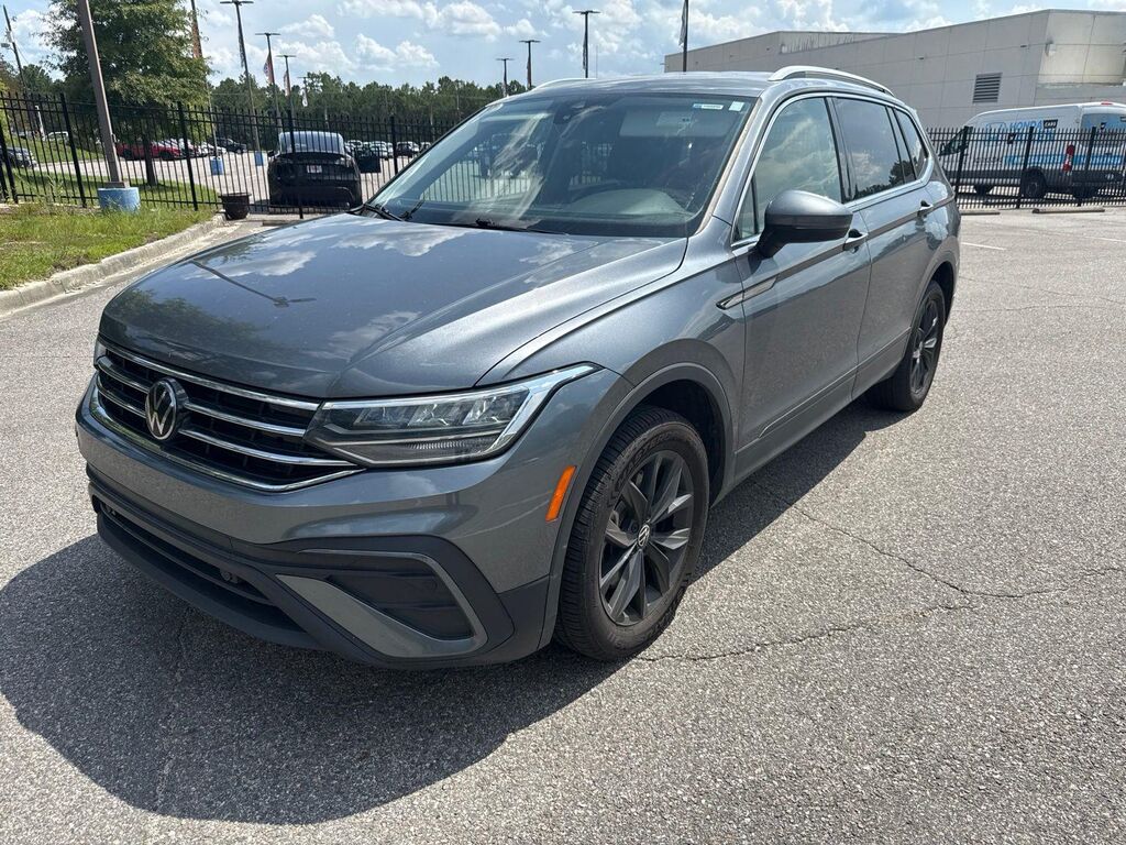 2024 Volkswagen Tiguan SE 4Motion — photo 1 of 13