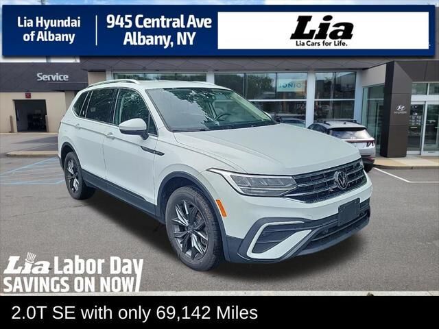 2022 Volkswagen Tiguan SE 4Motion — photo 1 of 1