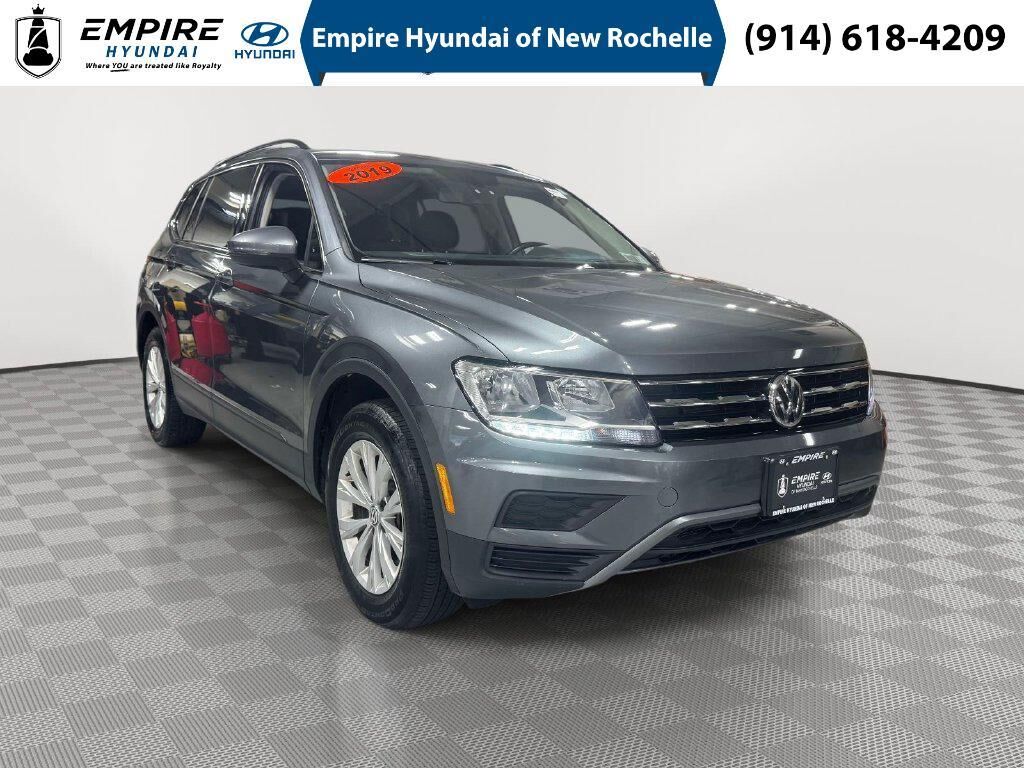 2019 Volkswagen Tiguan SE 4Motion — photo 1 of 13