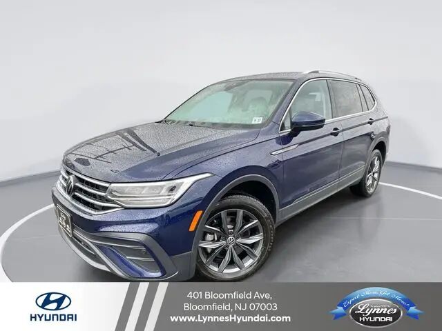 2022 Volkswagen Tiguan SE 4Motion — photo 1 of 13