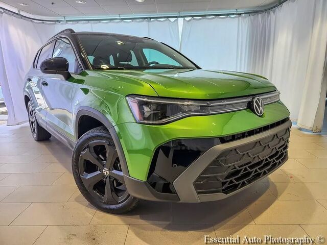 2025 Volkswagen Taos SE Black 4Motion