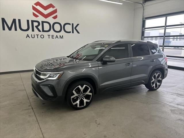 2022 Volkswagen Taos SEL 4Motion — photo 1 of 13