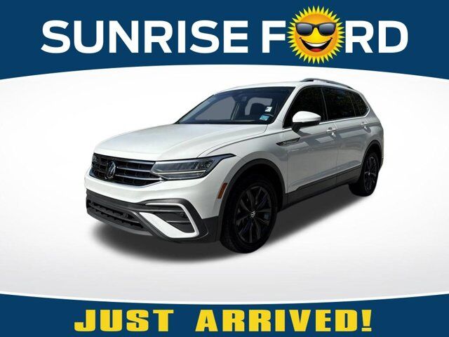 2022 Volkswagen Tiguan SE — photo 1 of 13