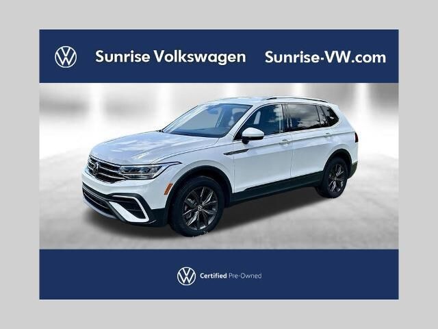 2023 Volkswagen Tiguan SE — photo 1 of 3