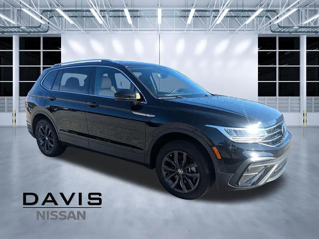 2024 Volkswagen Tiguan SE — photo 1 of 24