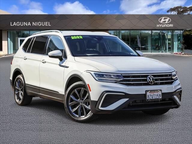 2022 Volkswagen Tiguan SE — photo 1 of 13