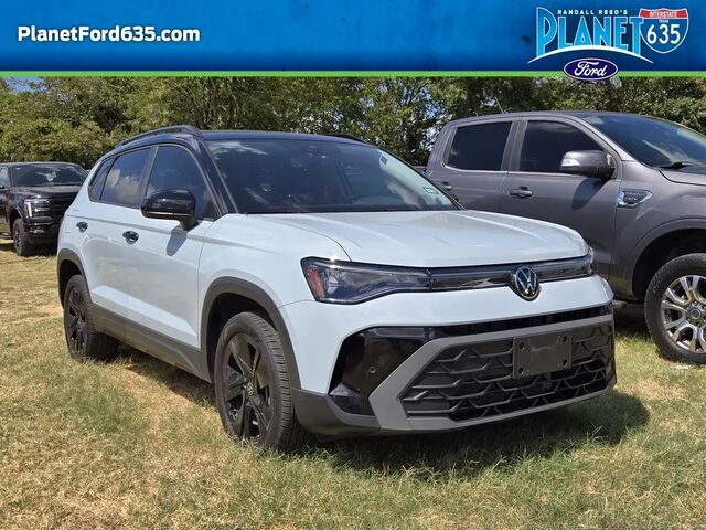 2025 Volkswagen Taos SE Black