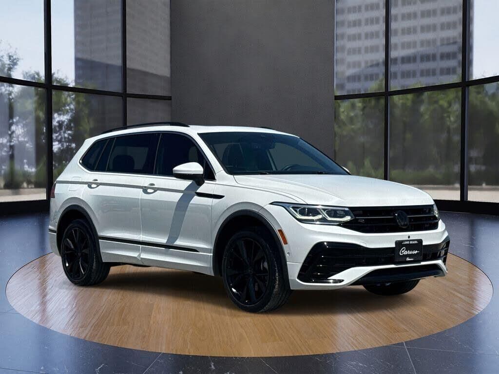 2022 Volkswagen Tiguan SEL R-Line 4Motion — photo 1 of 1