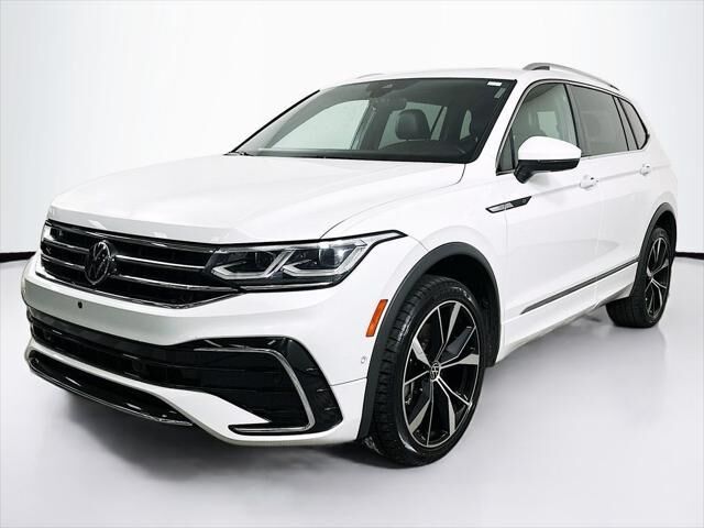 2022 Volkswagen Tiguan SEL R-Line 4Motion — photo 1 of 13