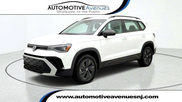 2025 Volkswagen Taos S — photo 1 of 13