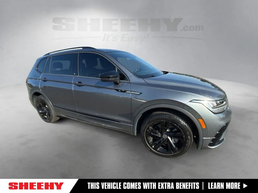 2023 Volkswagen Tiguan SE R-Line Black 4Motion — photo 1 of 13