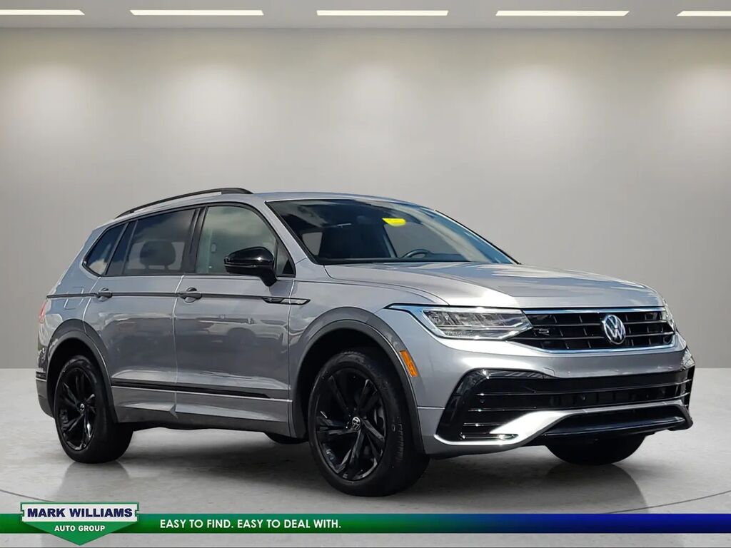 2023 Volkswagen Tiguan SE R-Line Black 4Motion — photo 1 of 12