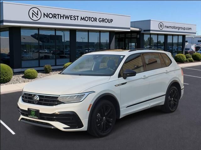 2022 Volkswagen Tiguan SE R-Line Black 4Motion — photo 1 of 13