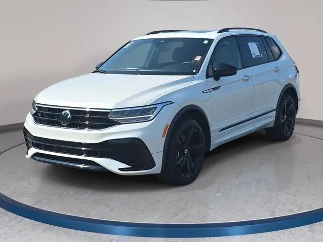 2024 Volkswagen Tiguan SE R-Line Black 4Motion — photo 1 of 13