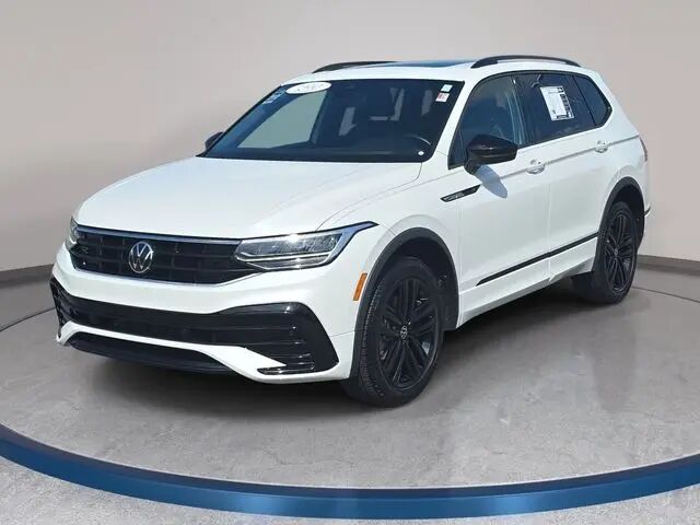 2022 Volkswagen Tiguan SE R-Line Black 4Motion — photo 1 of 13