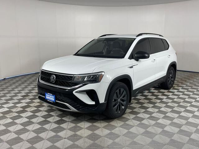 2022 Volkswagen Taos S 4Motion — photo 1 of 13