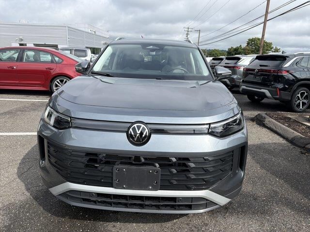 2025 Volkswagen Tiguan S 4Motion — photo 1 of 13