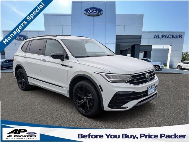 2023 Volkswagen Tiguan SE R-Line Black — photo 1 of 13