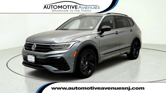 2023 Volkswagen Tiguan SE R-Line Black — photo 1 of 13