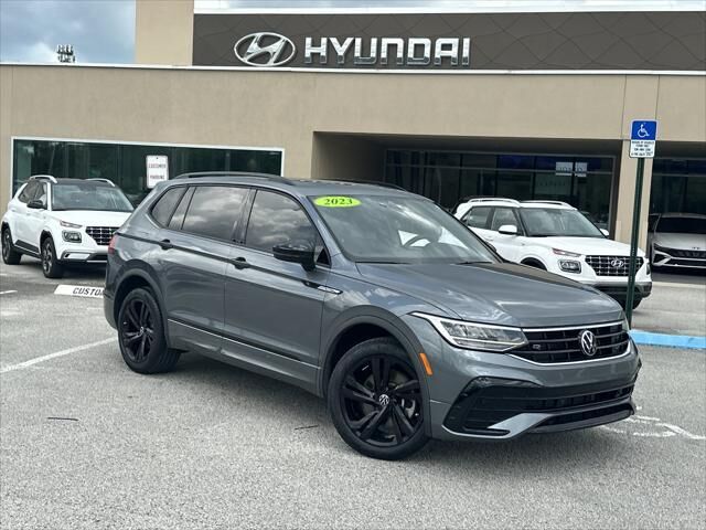 2023 Volkswagen Tiguan SE R-Line Black