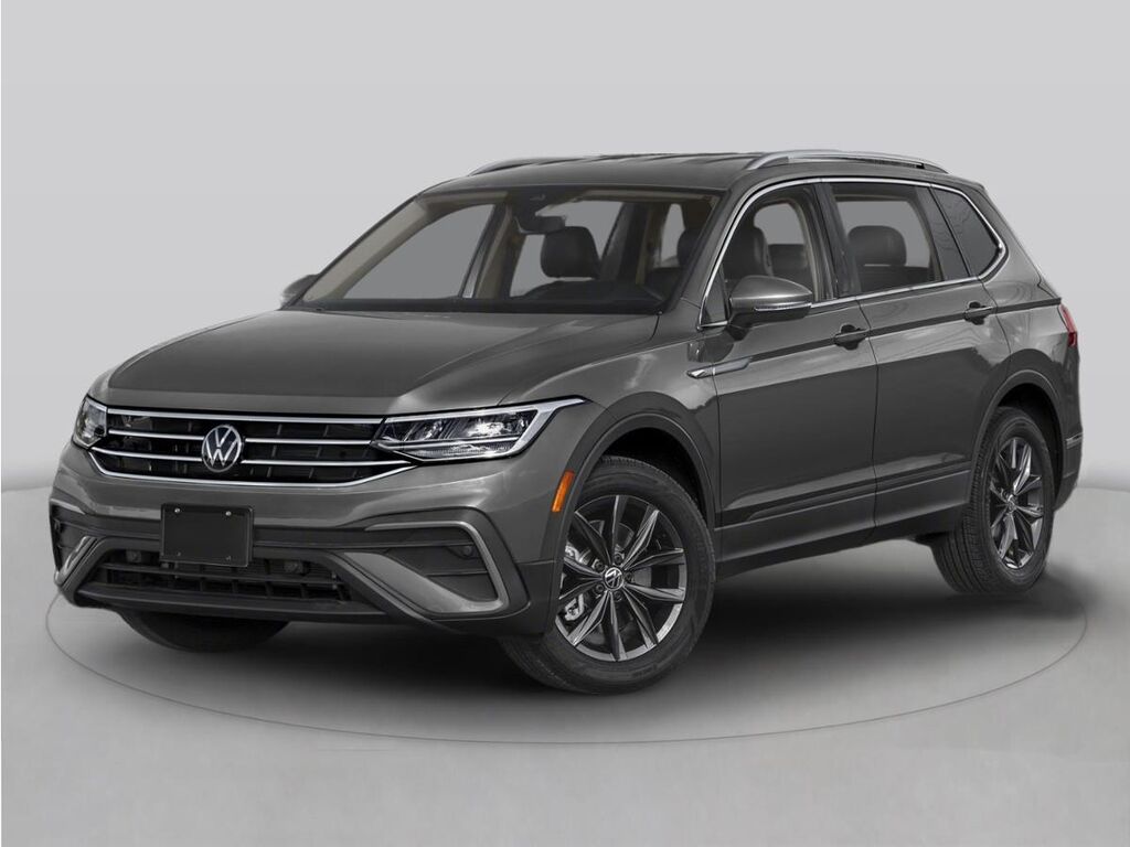 2023 Volkswagen Tiguan SE R-Line Black — photo 1 of 13