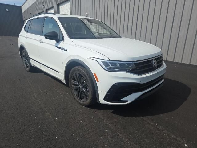 2022 Volkswagen Tiguan SE R-Line Black