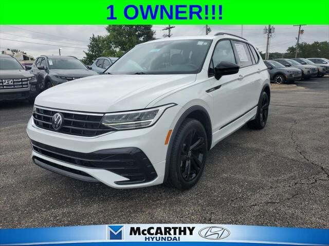 2023 Volkswagen Tiguan SE R-Line Black — photo 1 of 13