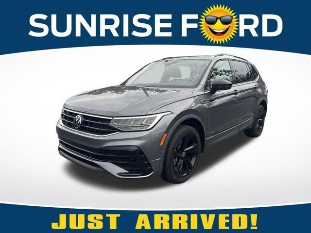 2023 Volkswagen Tiguan SE R-Line Black