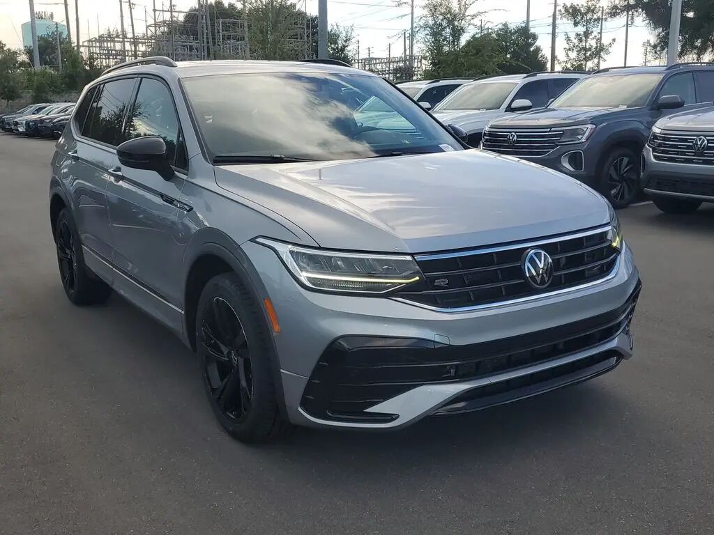 2024 Volkswagen Tiguan SE R-Line Black — photo 1 of 13