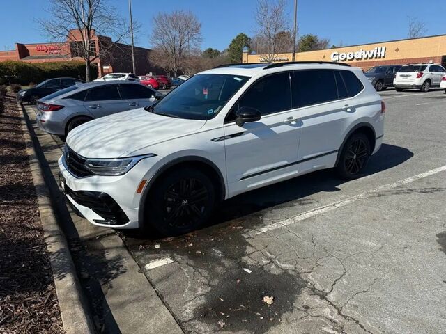 2022 Volkswagen Tiguan SE R-Line Black