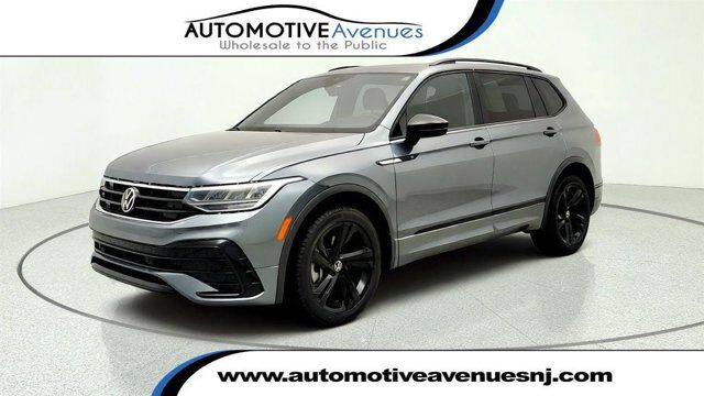 2023 Volkswagen Tiguan SE R-Line Black — photo 1 of 1