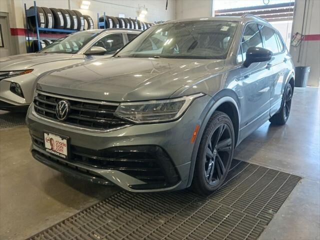 2023 Volkswagen Tiguan SE R-Line Black