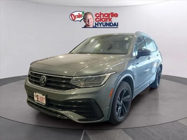 2023 Volkswagen Tiguan SE R-Line Black — photo 1 of 9