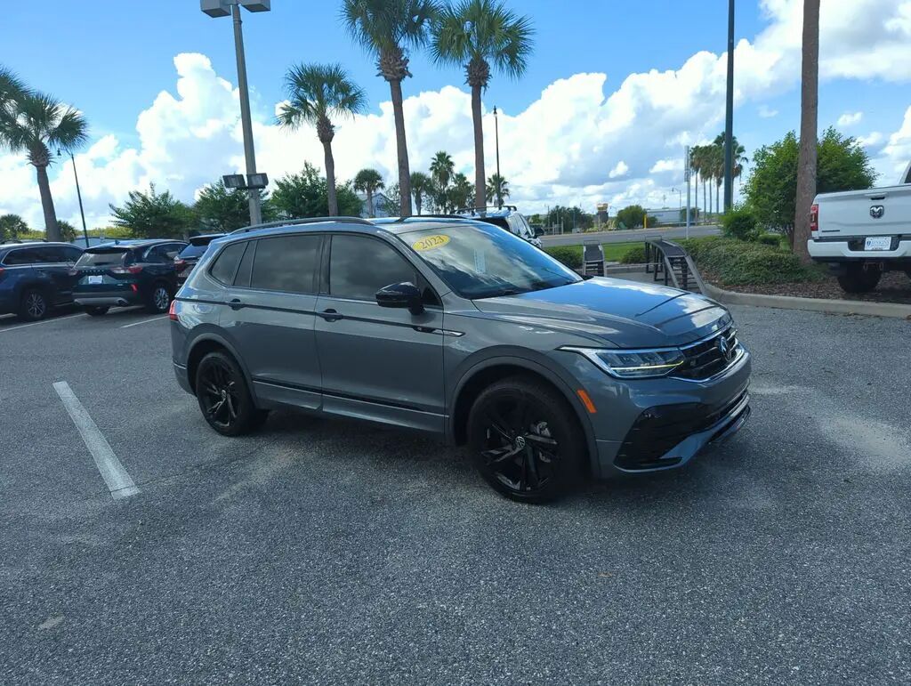 2023 Volkswagen Tiguan SE R-Line Black — photo 1 of 13
