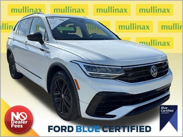2022 Volkswagen Tiguan SE R-Line Black — photo 1 of 1