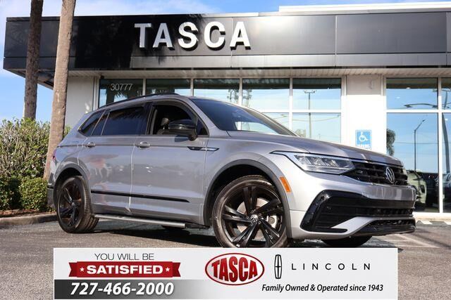 2023 Volkswagen Tiguan SE R-Line Black — photo 1 of 5